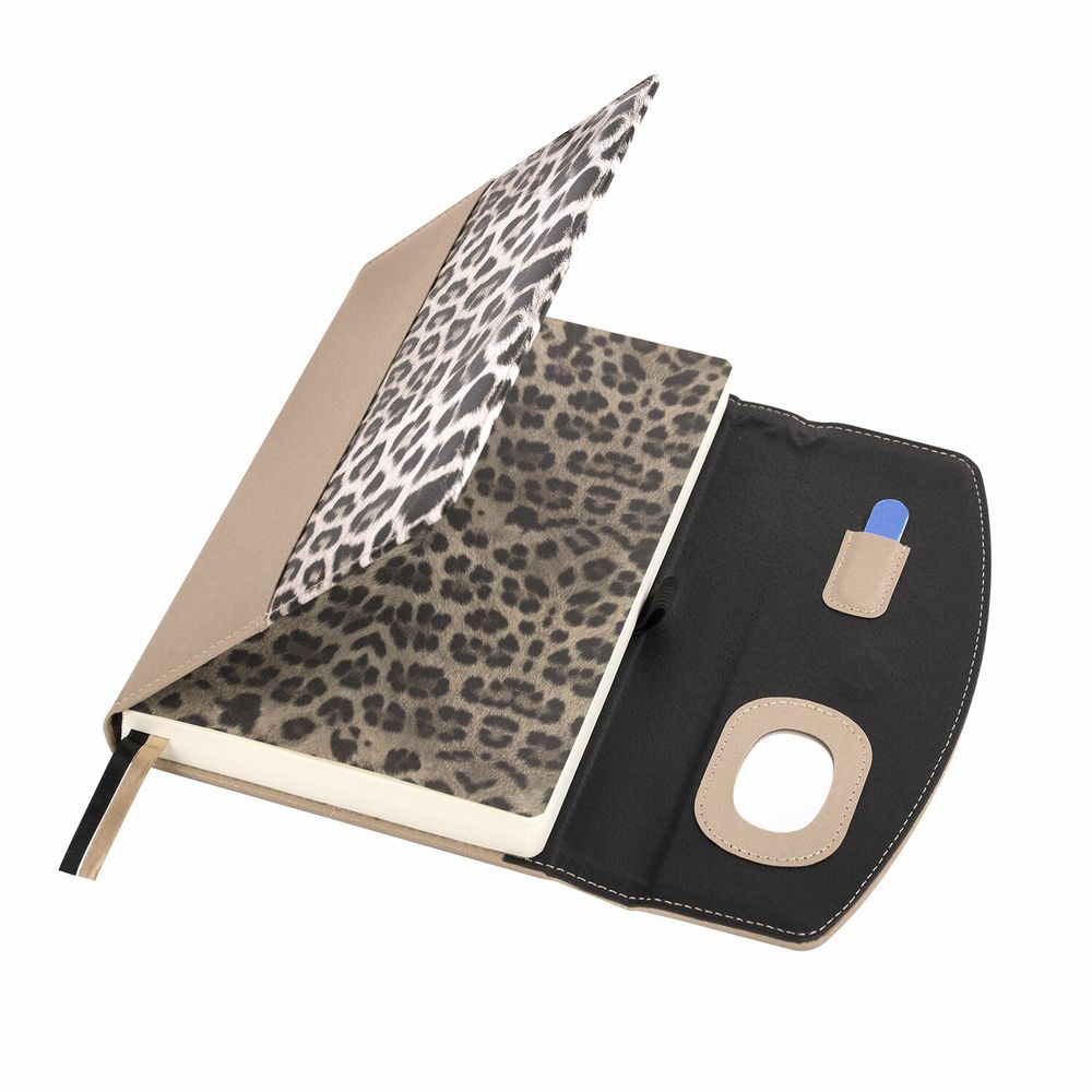 Ежедневник недатированный А5 155х213 мм BRAUBERG "Wild", под кожу, магнит, 160 л., LEO бежевый