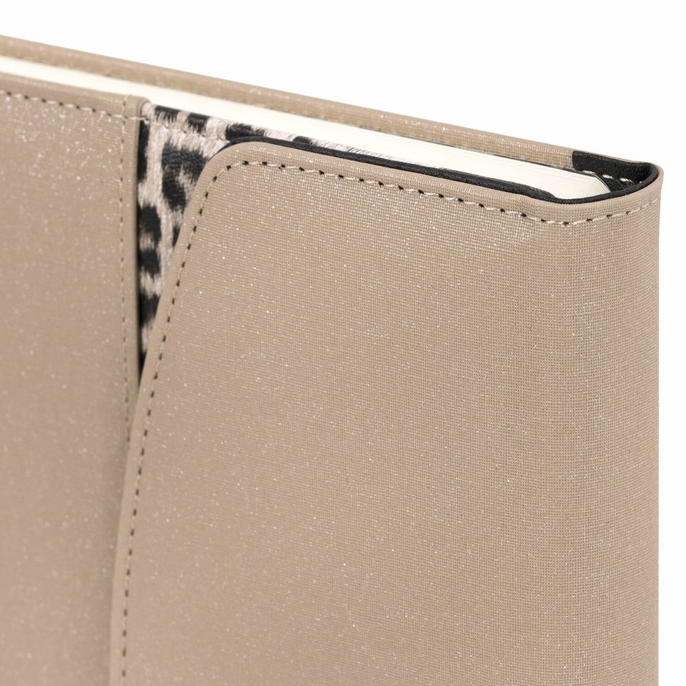 Ежедневник недатированный А5 155х213 мм BRAUBERG "Wild", под кожу, магнит, 160 л., LEO бежевый