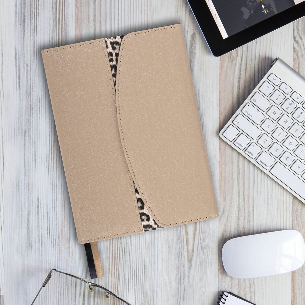 Ежедневник недатированный А5 155х213 мм BRAUBERG "Wild", под кожу, магнит, 160 л., LEO бежевый