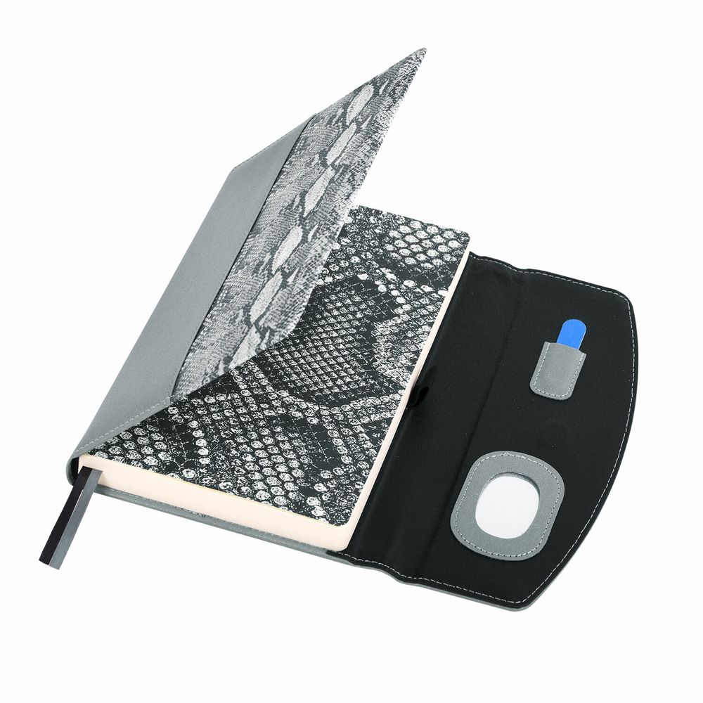 Ежедневник недатированный А5 155х213 мм BRAUBERG "Wild", под кожу, магнит, 160 л., SNAKE, серый