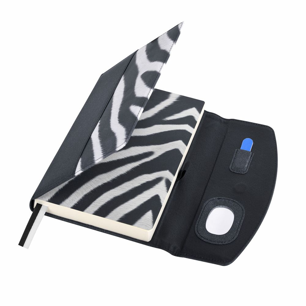 Ежедневник недатированный А5 155х213 мм BRAUBERG "Wild", под кожу, магнит, 160 л., ZEBRA, черный