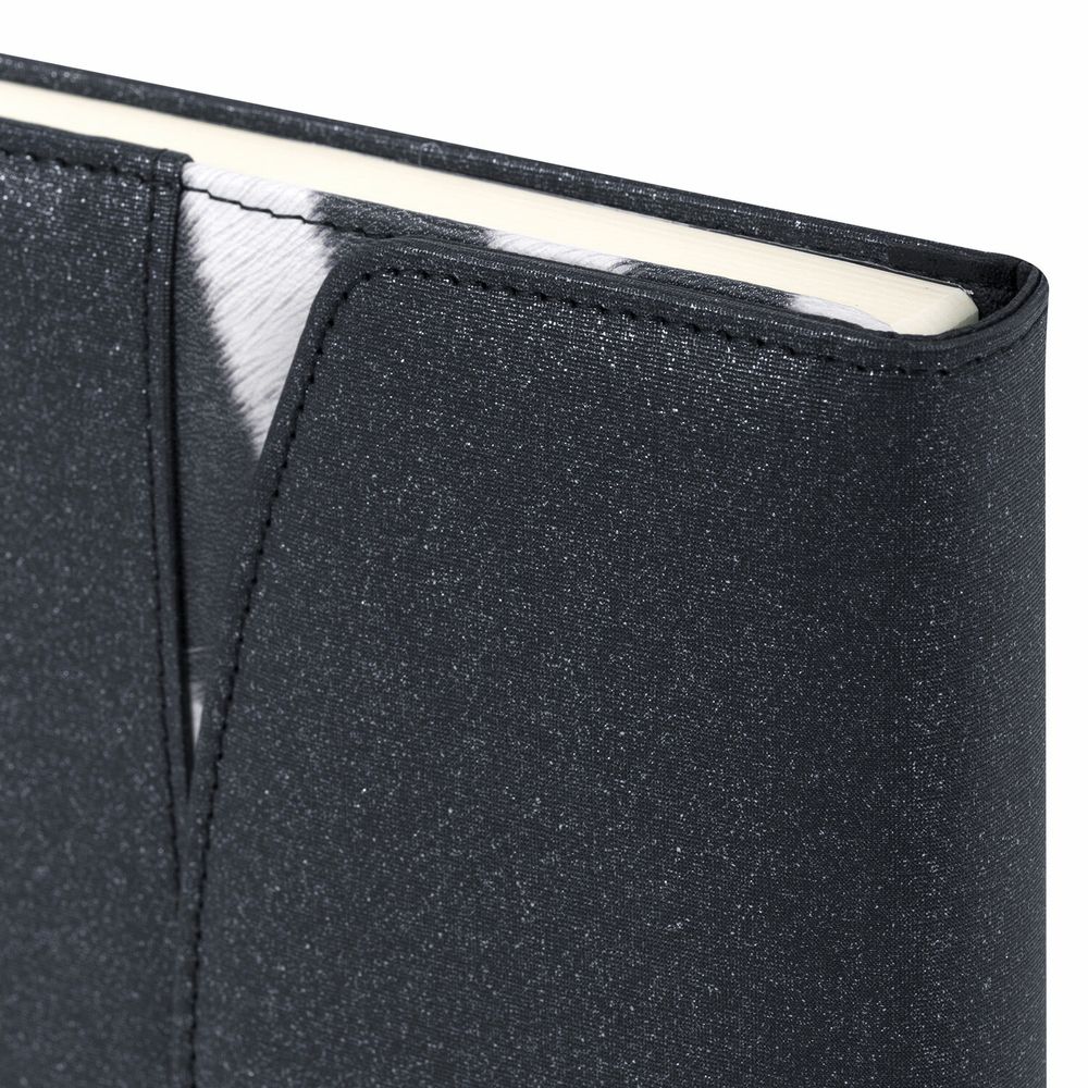 Ежедневник недатированный А5 155х213 мм BRAUBERG "Wild", под кожу, магнит, 160 л., ZEBRA, черный