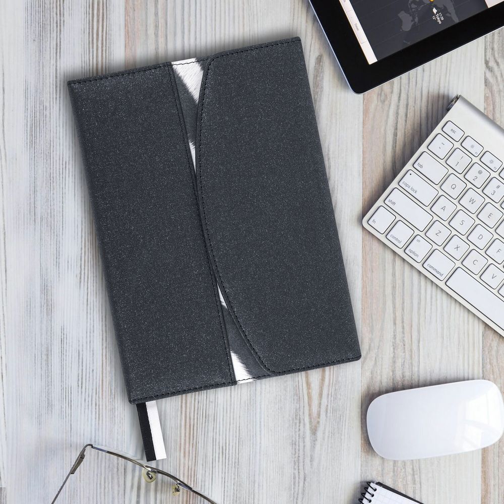 Ежедневник недатированный А5 155х213 мм BRAUBERG "Wild", под кожу, магнит, 160 л., ZEBRA, черный