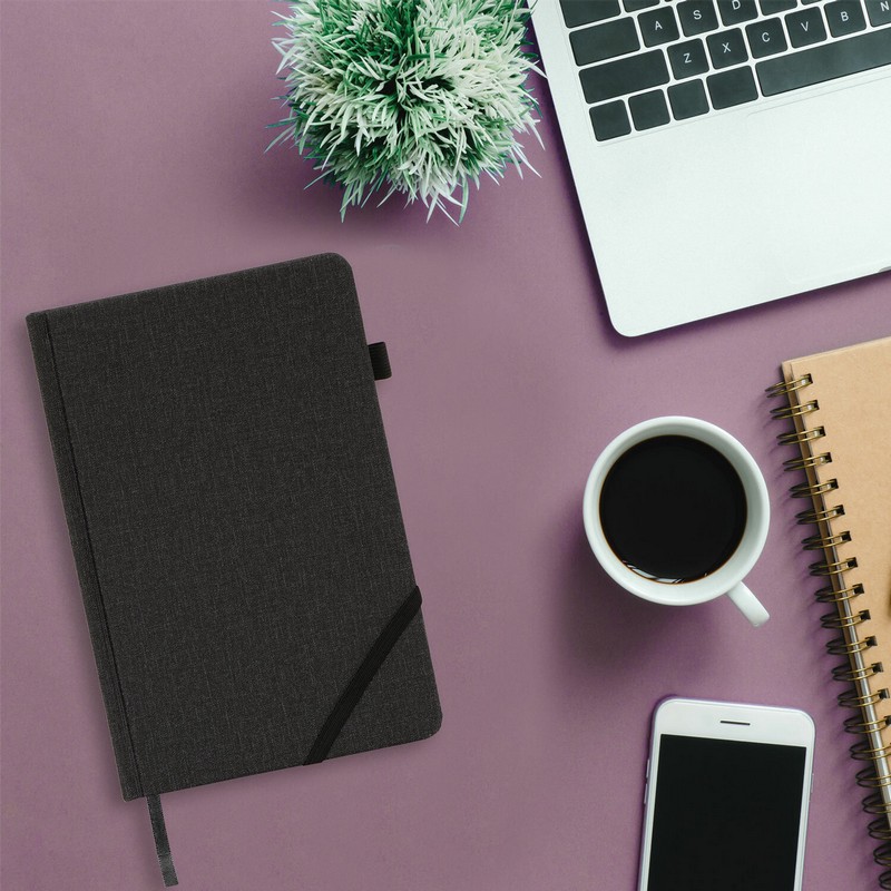 Ежедневник недатированный А5 138x213 мм BRAUBERG "Finest" под кожу, резинка, 136 л., черный