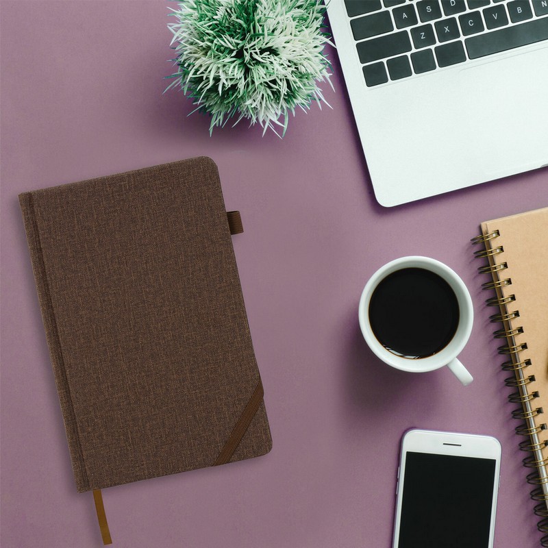 Ежедневник недатированный А5 138x213 мм BRAUBERG "Finest" под кожу, резинка, 136 л., коричневый