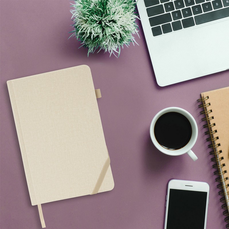 Ежедневник недатированный А5 138x213 мм BRAUBERG "Finest" под кожу, резинка, 136 л., бежевый