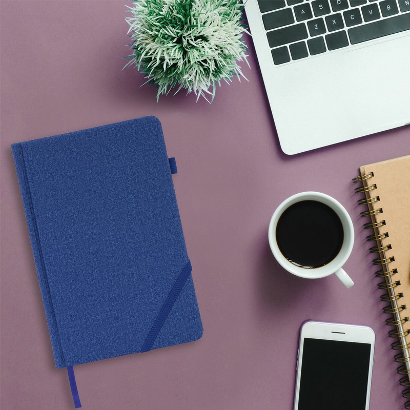 Ежедневник недатированный А5 138x213 мм BRAUBERG "Finest" под кожу, резинка, 136 л., синий