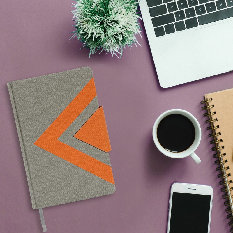 Ежедневник недатированный А5 138x213 мм BRAUBERG "Waves" под кожу, застежка 160 л., серый/оранжевый