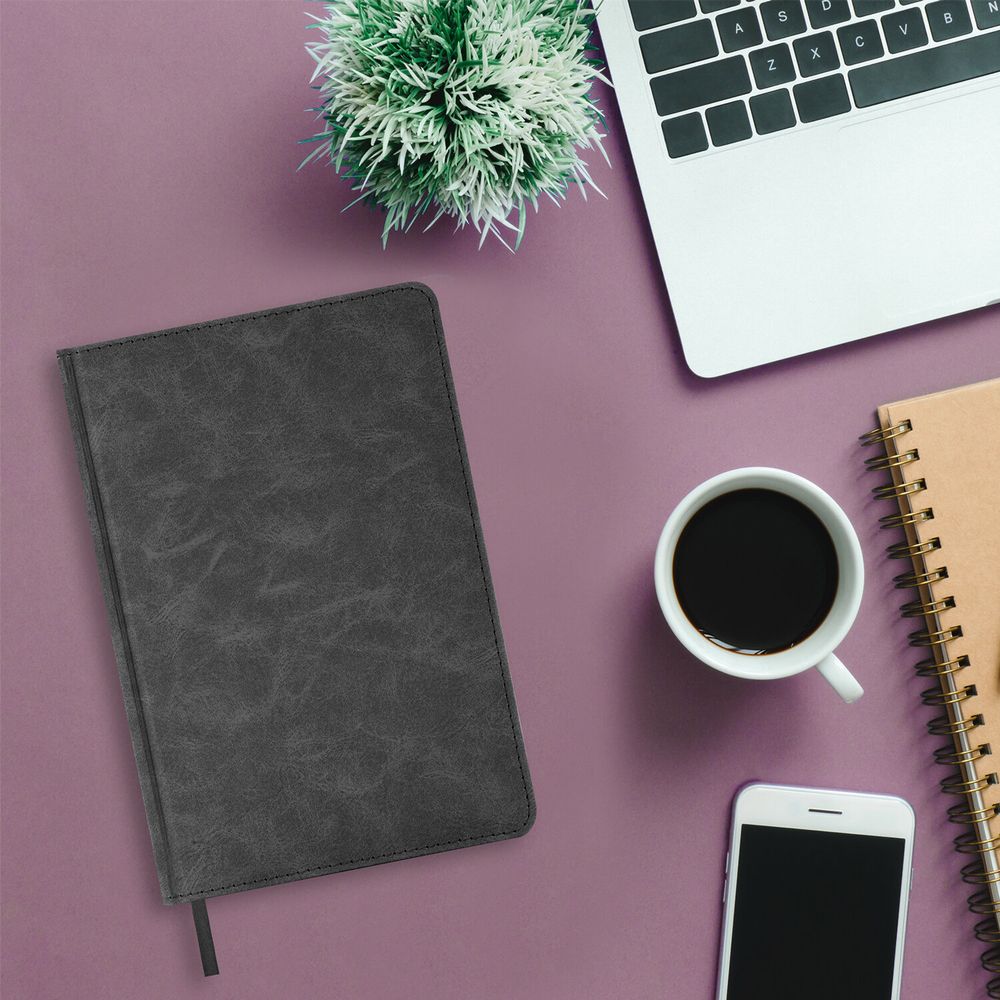 Еженедельник недатированный А5 145х215 мм BRAUBERG "Status", под кожу, 64 л., черный