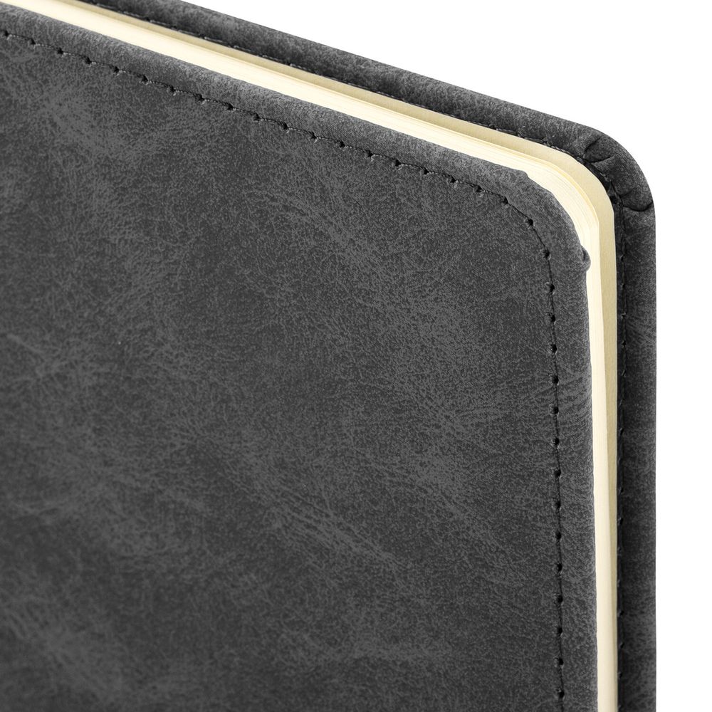 Еженедельник недатированный А5 145х215 мм BRAUBERG "Status", под кожу, 64 л., черный