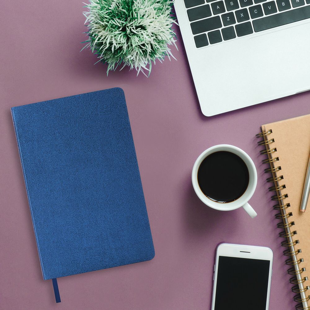 Ежедневник недатированный А5 138х213 мм BRAUBERG "Metallic", под кожу, 136 л., гибкий, синий