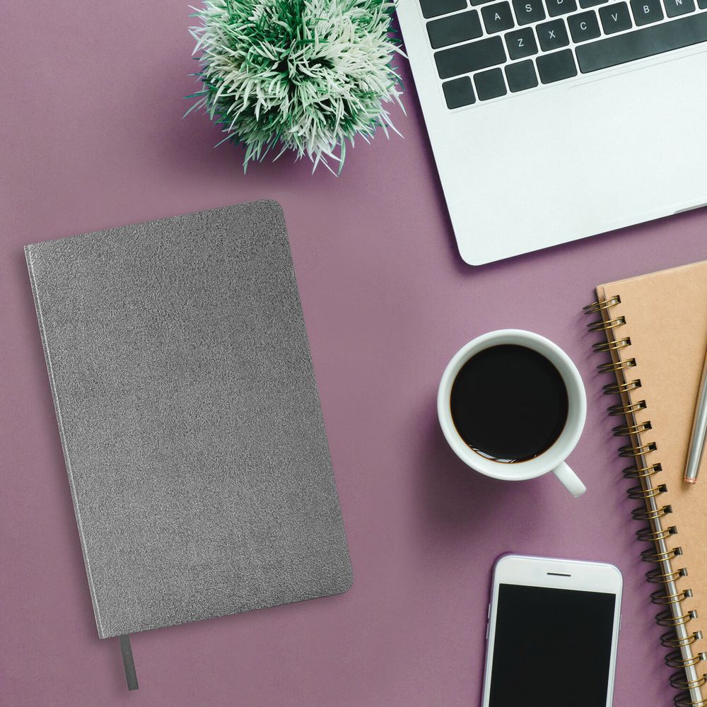 Ежедневник недатированный А5 138х213 мм BRAUBERG "Metallic", под кожу, 136 л., гибкий, серебряный