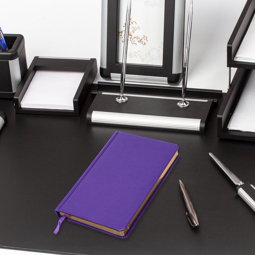 Ежедневник недатированный А5 138х213 мм BRAUBERG "Iguana", под кожу, 160 л., сиреневый