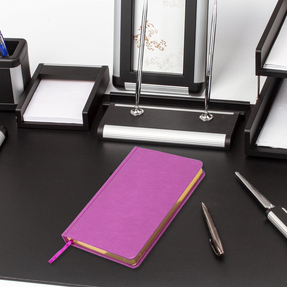 Ежедневник недатированный А5 138х213 мм BRAUBERG "Iguana", под кожу, 160 л., розовый