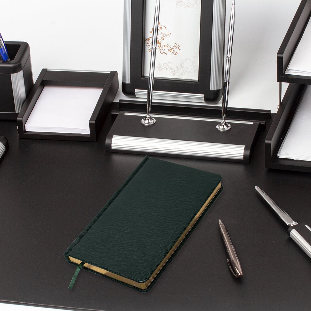 Ежедневник недатированный А5 138х213 мм BRAUBERG "Iguana", под кожу, 160 л., тёмно-зеленый