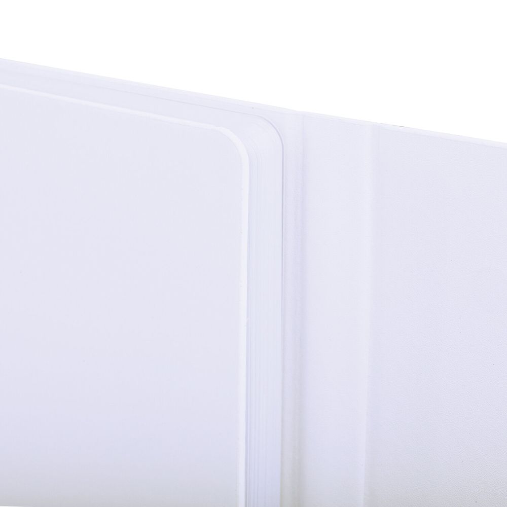 Ежедневник недатированный А5 138х213 мм BRAUBERG "Towny", под кожу, магнитный клапан, 160 л., белый