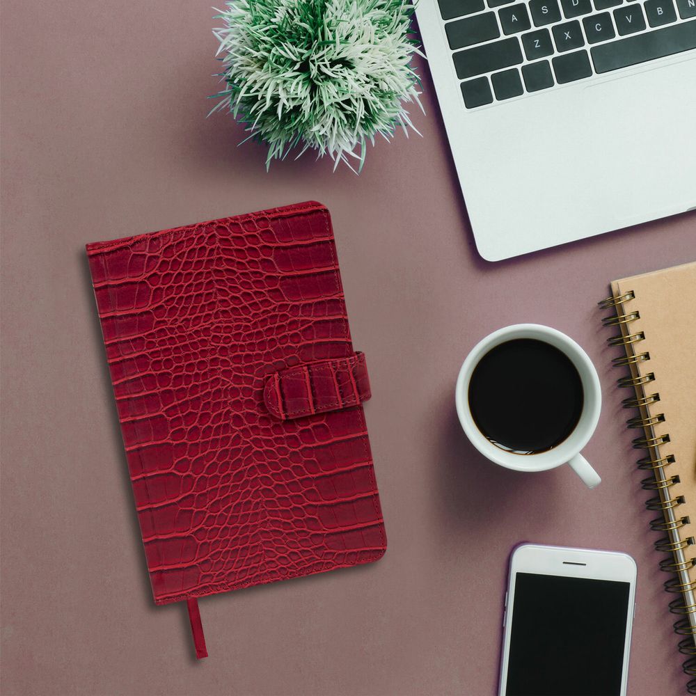 Еженедельник недатированный А5 145х215 мм, BRAUBERG "Party", под кожу, 64 л., красный