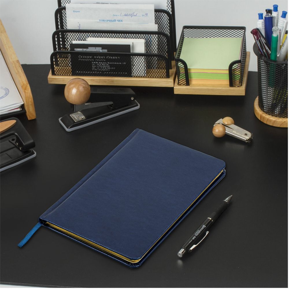 Еженедельник недатированный А5 145х215 мм, BRAUBERG "Iguana", под кожу, 64 л., синий