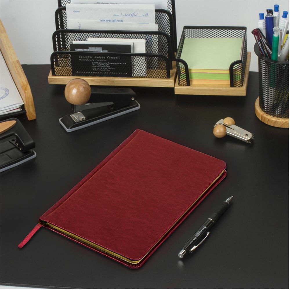 Еженедельник недатированный А5 145х215 мм, BRAUBERG "Iguana", под кожу, 64 л., красный