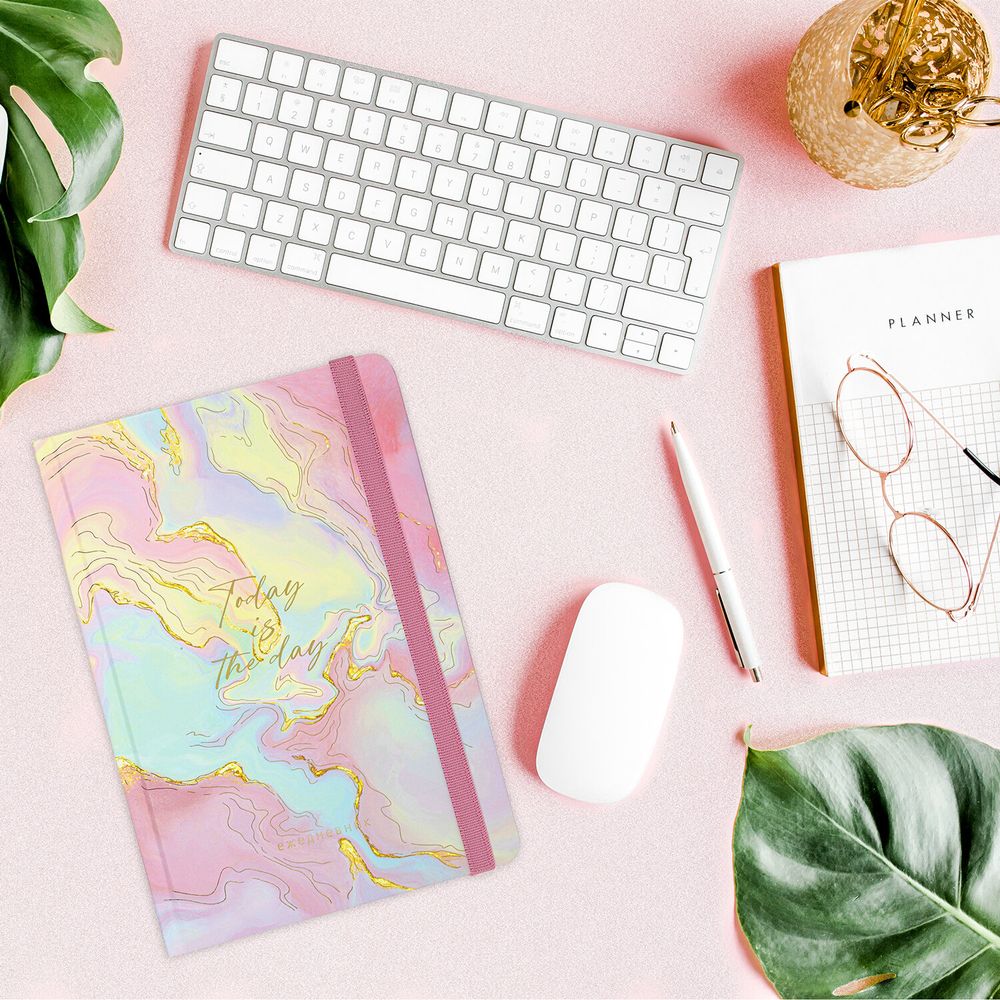 Ежедневник недатированный с резинкой А5 (145х203 мм), BRAUBERG, твердый, фольга, 128 л., 