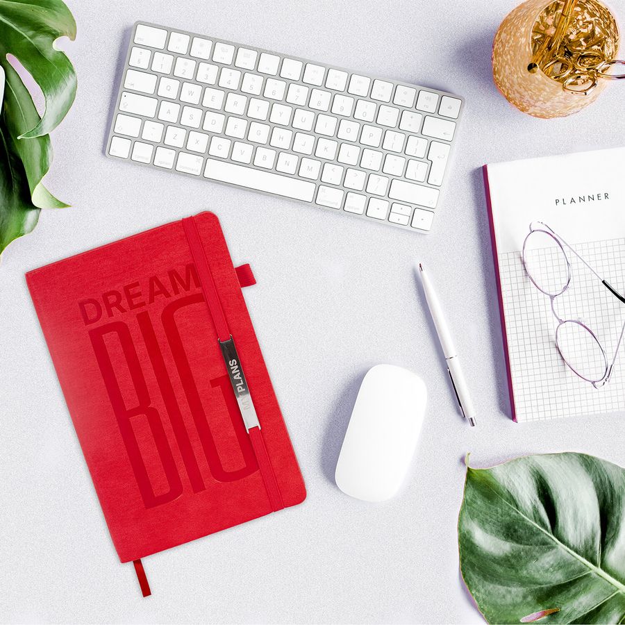 Ежедневник недатированный А5 138х213мм BRAUBERG "BeStyle", под кожу, резинка, держатель, 160л, красный