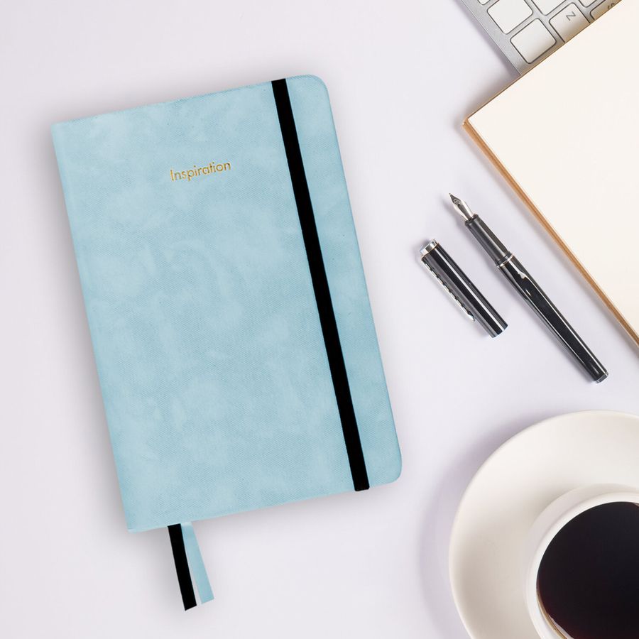 Ежедневник недатированный А5 138x213 мм, BRAUBERG "Velvet", резинка, держатель, 160 л., серо-голубой