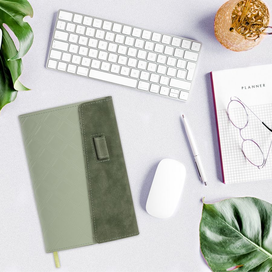 Ежедневник недатированный А5 145х215 мм, BRAUBERG "Stitch", под кожу, магнит, 160 л., оливковый