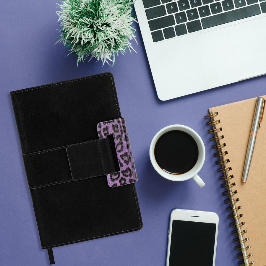 Ежедневник недатированный А5 138х213 мм, BRAUBERG "Safari", под кожу, магнит, 160 л., Leopard, фиолетовый