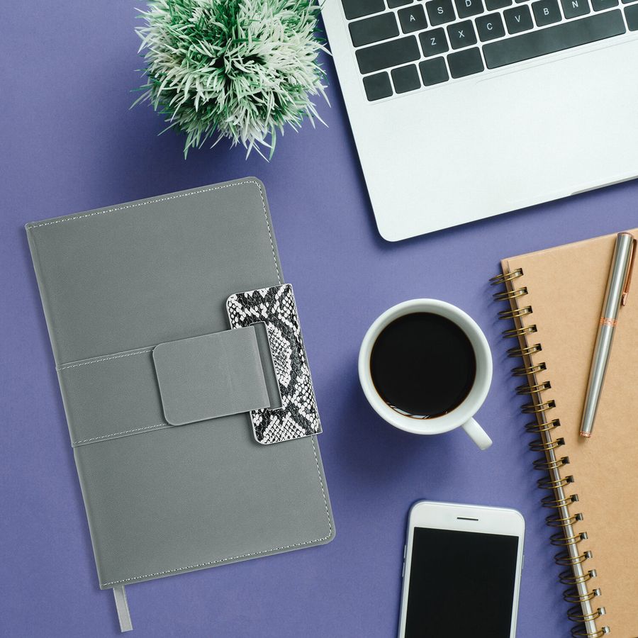 Ежедневник недатированный А5 138х213 мм, BRAUBERG "Safari", под кожу, магнит, 160 л., Snake, серый