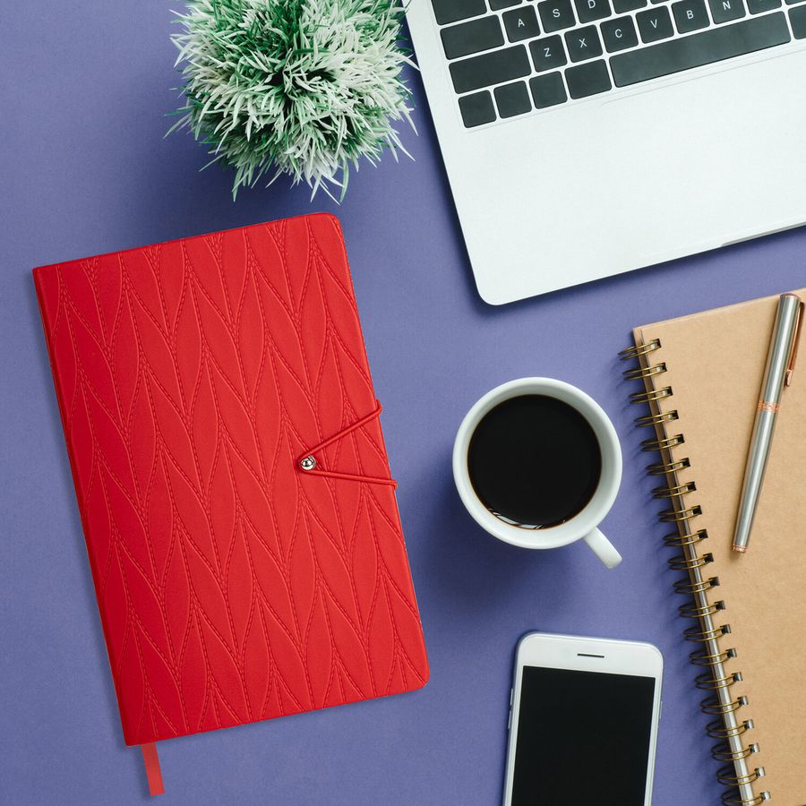 Ежедневник недатированный А5 138х213 мм, BRAUBERG "Braided", под кожу, гвоздик 160 л., красный