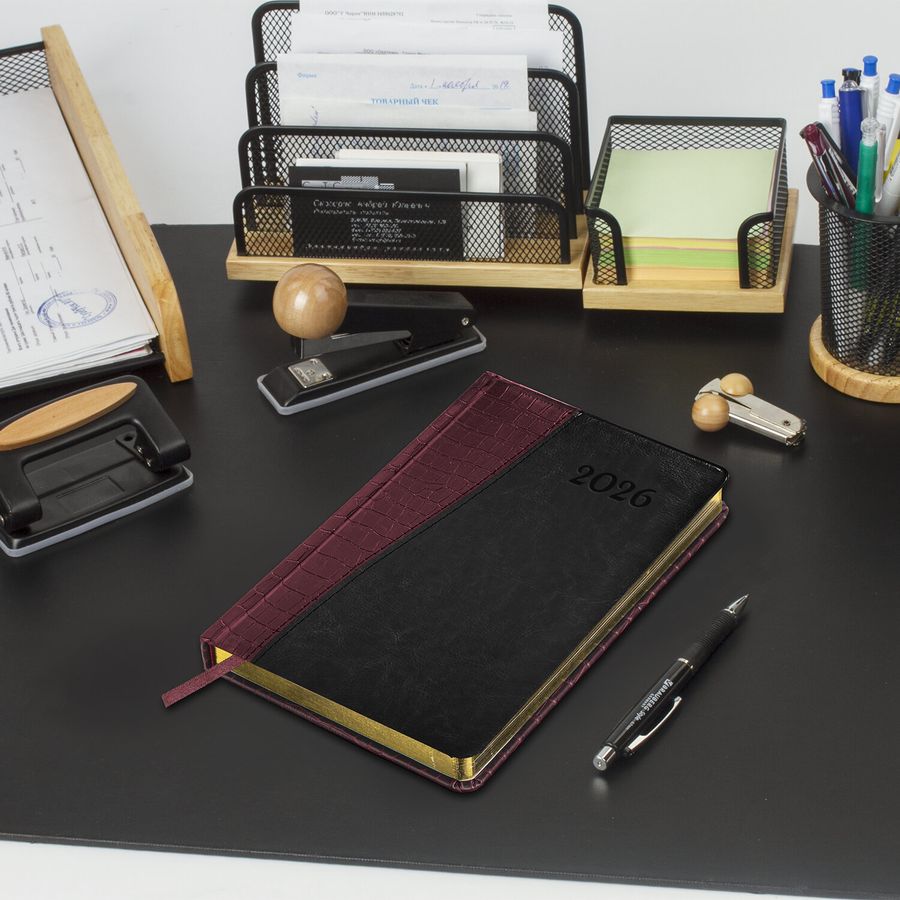Ежедневник датированный 2026, А5, 138x213 мм, BRAUBERG "Cayman", под кожу, бордовый/черный
