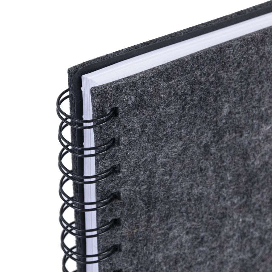 Ежедневник недатированный А5 135х210мм BRAUBERG "Felt" на гребне, войлок, кнопка 160л, черный