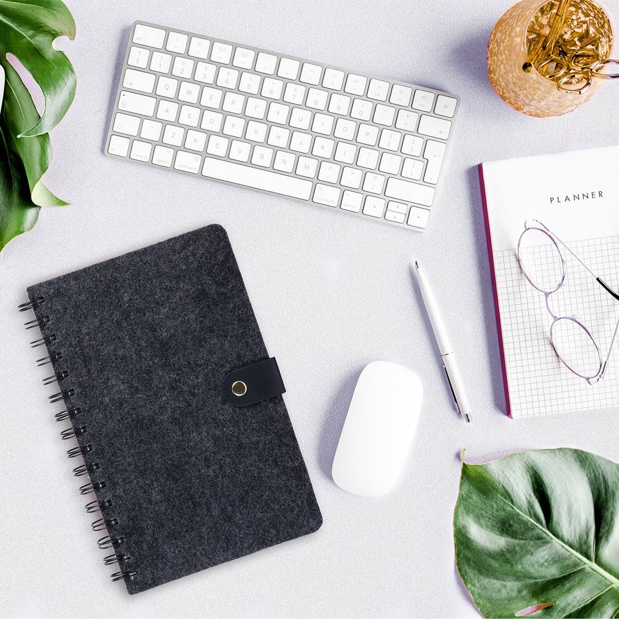 Ежедневник недатированный А5 135х210мм BRAUBERG "Felt" на гребне, войлок, кнопка 160л, черный