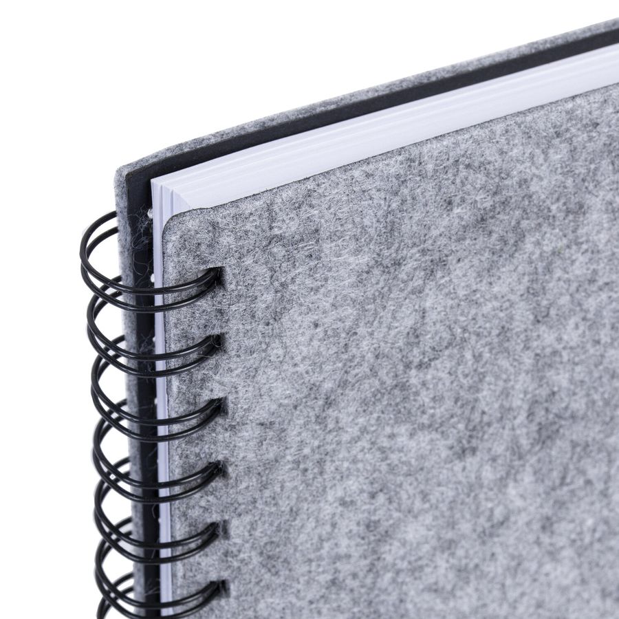 Ежедневник недатированный А5 135х210мм BRAUBERG Felt на гребне, войлок, кнопка 160л, серый