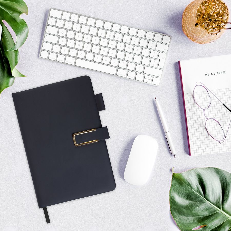 Ежедневник недатированный А5 143х210мм BRAUBERG Deluxe, под кожу, магнит 160л, черный