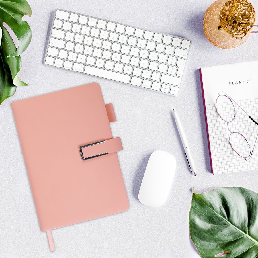 Ежедневник недатированный А5 143х210мм BRAUBERG Deluxe, под кожу, магнит 160л, розовый