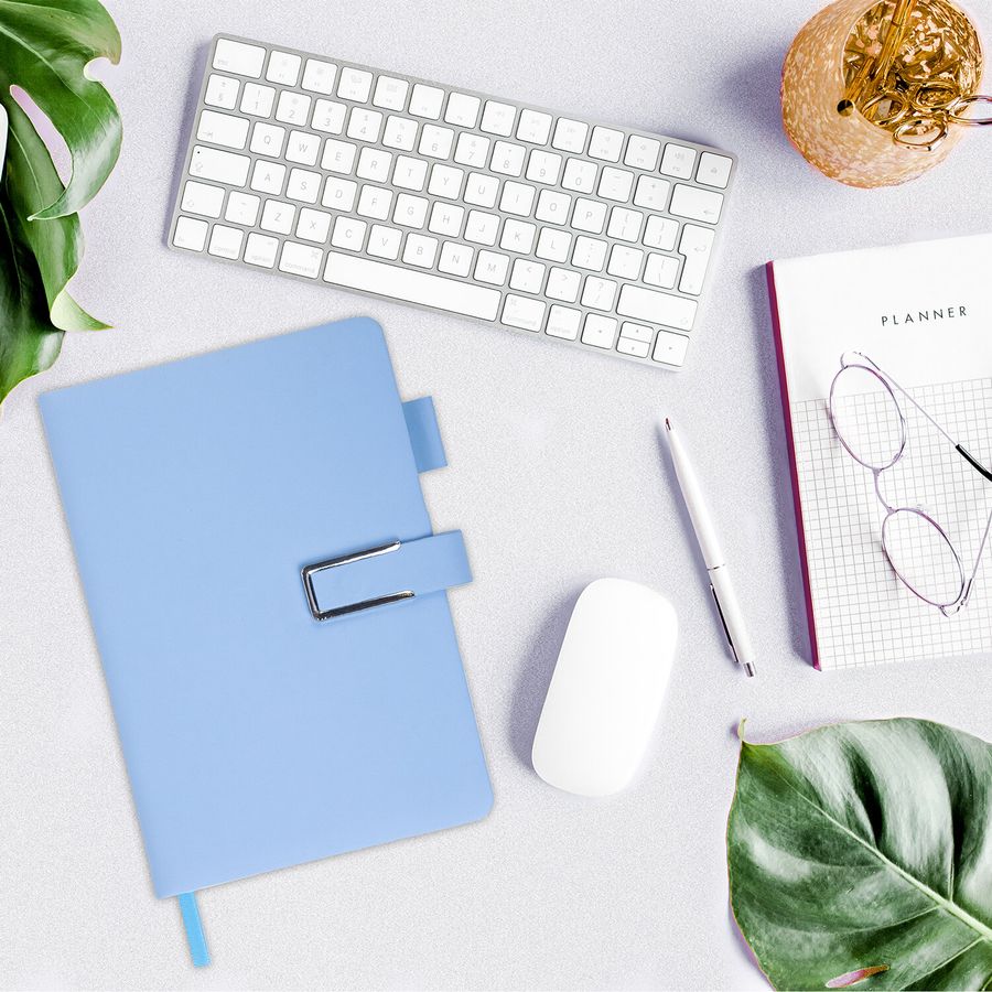 Ежедневник недатированный А5 143х210мм BRAUBERG Deluxe, под кожу, магнит 160л, голубой