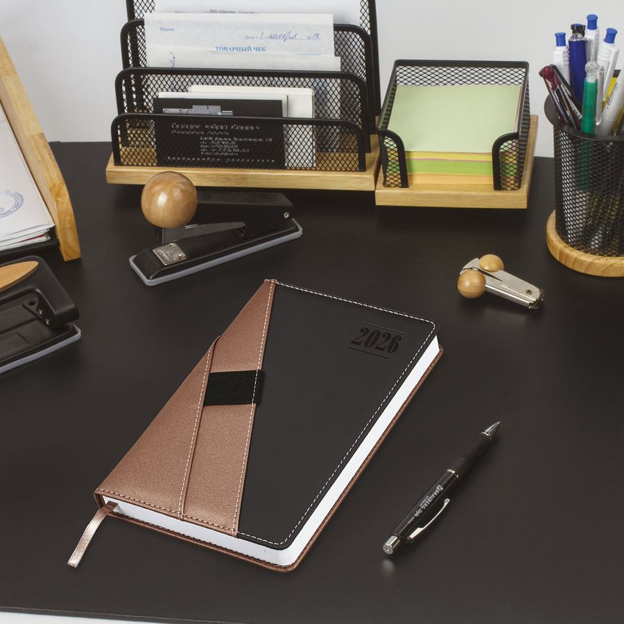 Ежедневник датированный 2026, А5, 138х213 мм, BRAUBERG "Swirl", под кожу, держатель для ручки, коричневый
