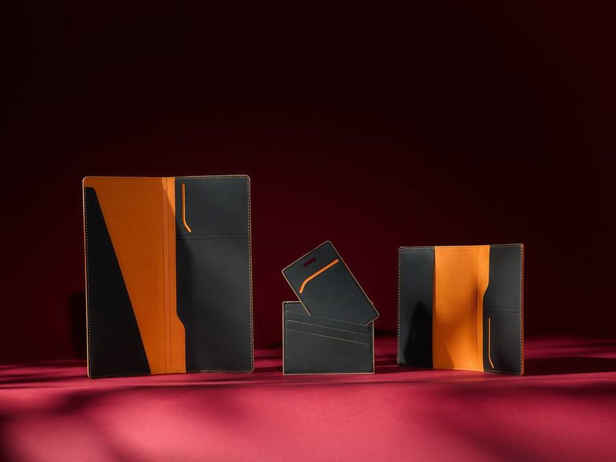 Обложка для паспорта Multimo черная с оранжевым