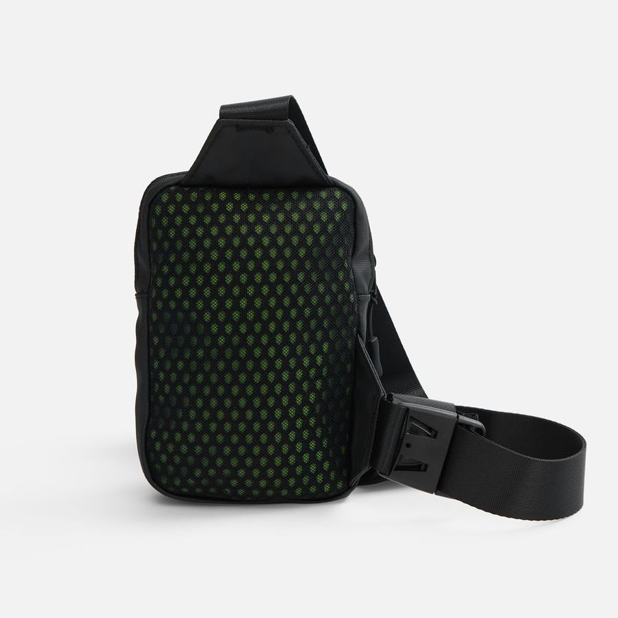 Спортивная кросс-боди сумка UrbanHike черная