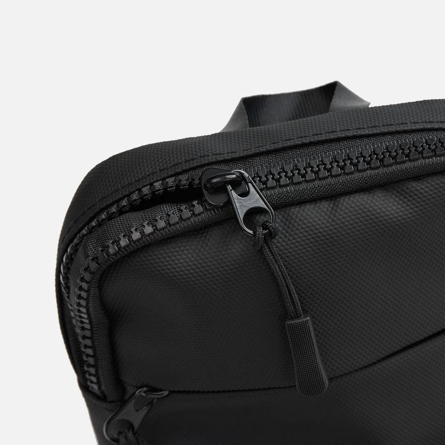 Спортивная кросс-боди сумка UrbanHike черная