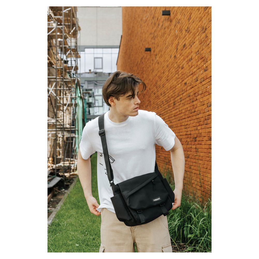 Сумка на плечо большая HEIKKI STREAM (ХЕЙКИ) два отделения, боковые карманы, А4, черная, 26х32х11 см