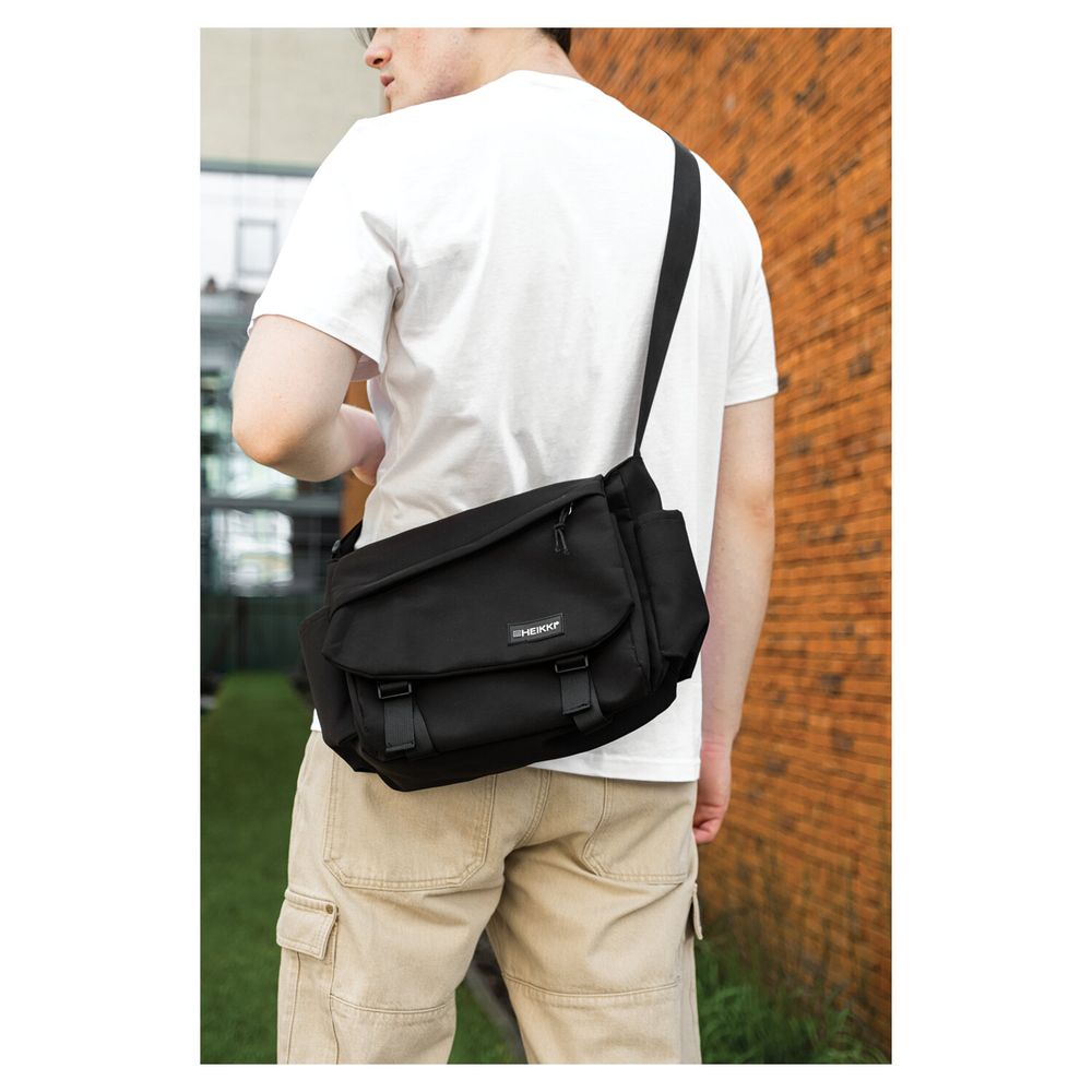 Сумка на плечо большая HEIKKI STREAM (ХЕЙКИ) два отделения, боковые карманы, А4, черная, 26х32х11 см