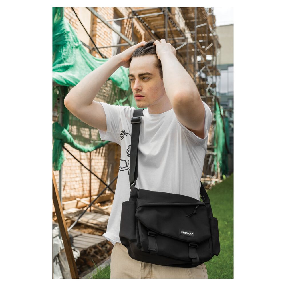 Сумка на плечо большая HEIKKI STREAM (ХЕЙКИ) два отделения, боковые карманы, А4, черная, 26х32х11 см