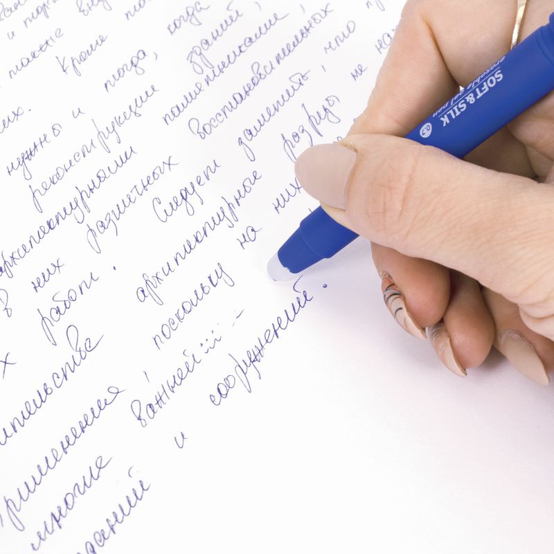 Ручка стираемая гелевая с грипом BRAUBERG SOFT&SILK, СИНЯЯ, узел 0,7мм, линия 0,5мм