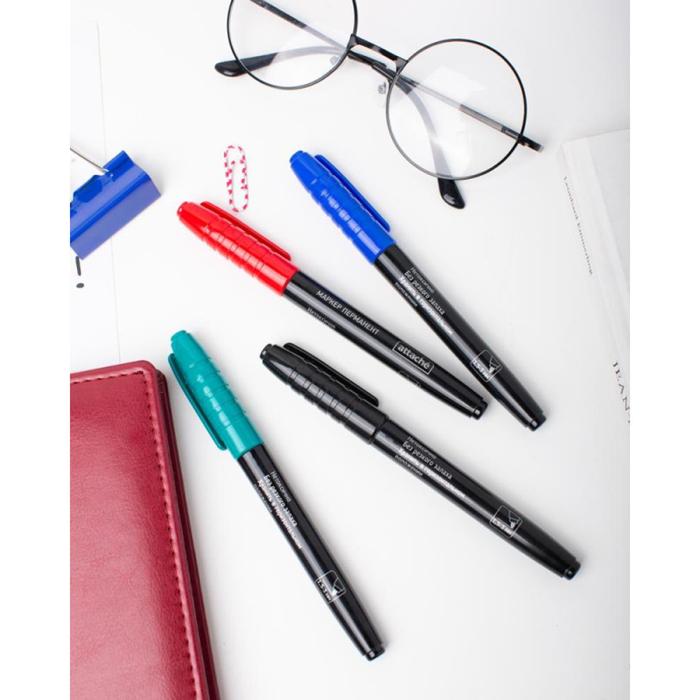 Маркер перманент Attache красный 1,5-3мм.
3 155799