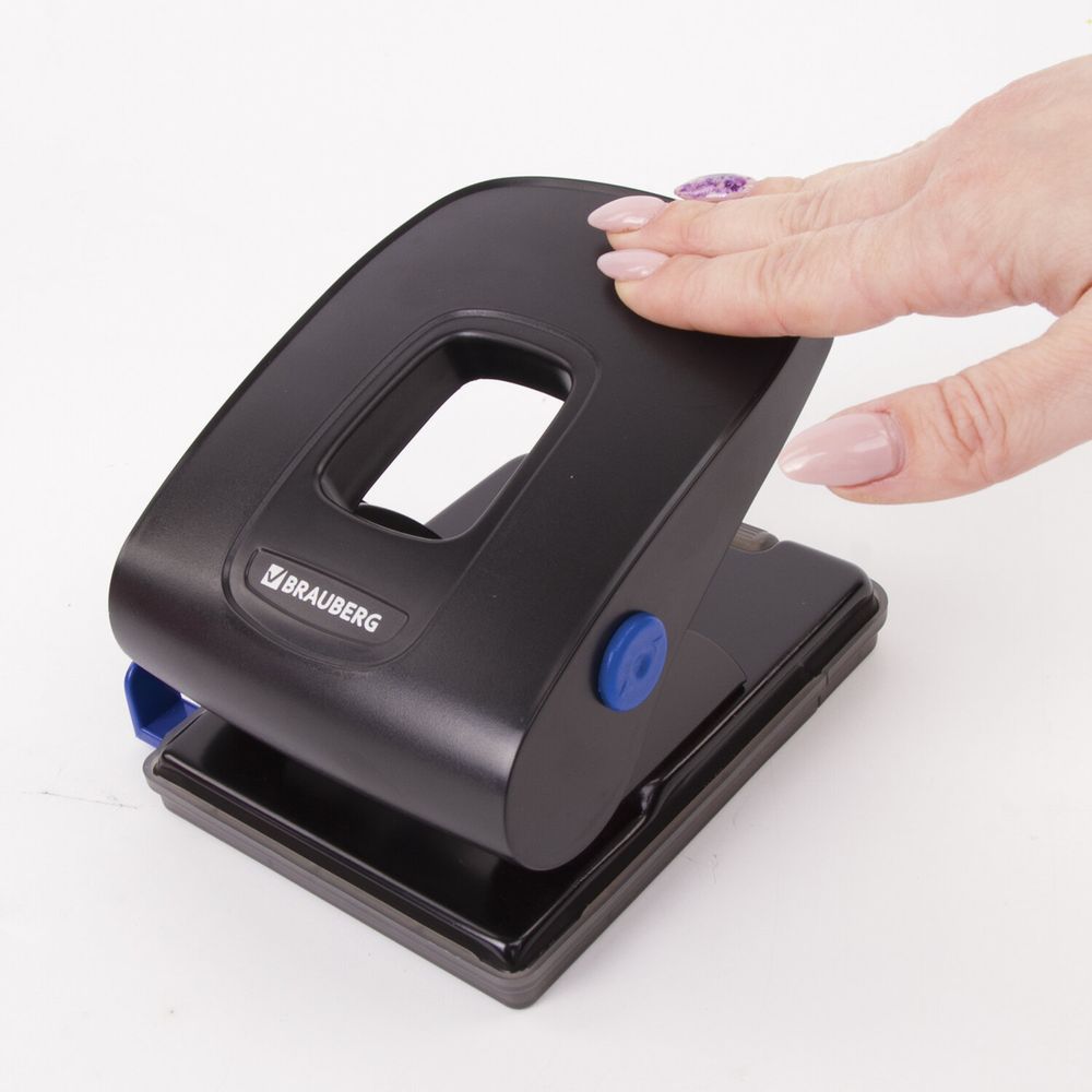 Дырокол металлический BRAUBERG "Extra", до 40 листов, черный