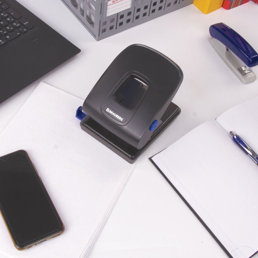 Дырокол металлический BRAUBERG "Extra", до 40 листов, черный