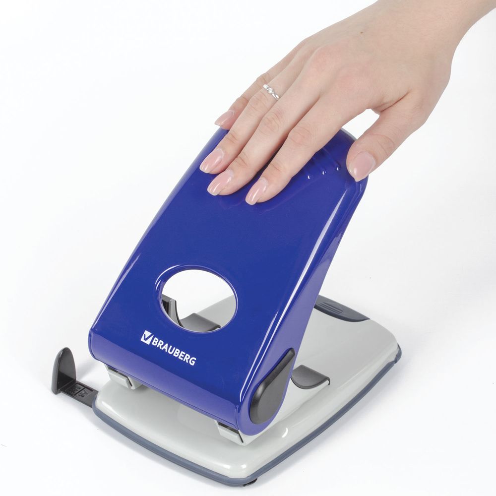 Дырокол металлический BRAUBERG "Style", до 50 листов, ассорти (синий/черный)