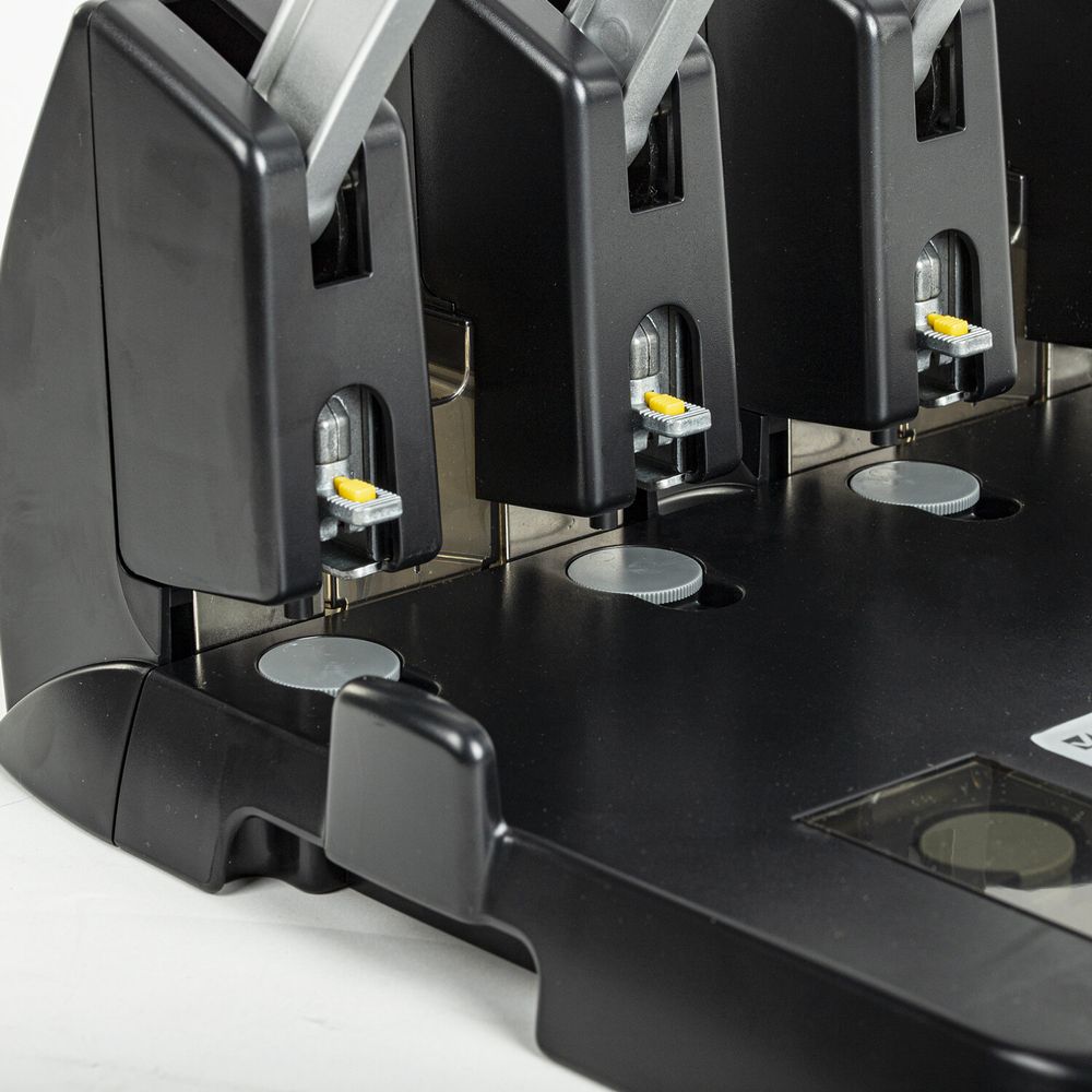 Дырокол на 4 отверстия металлический МОЩНЫЙ BRAUBERG "Heavy Duty Extra", до 150 листов